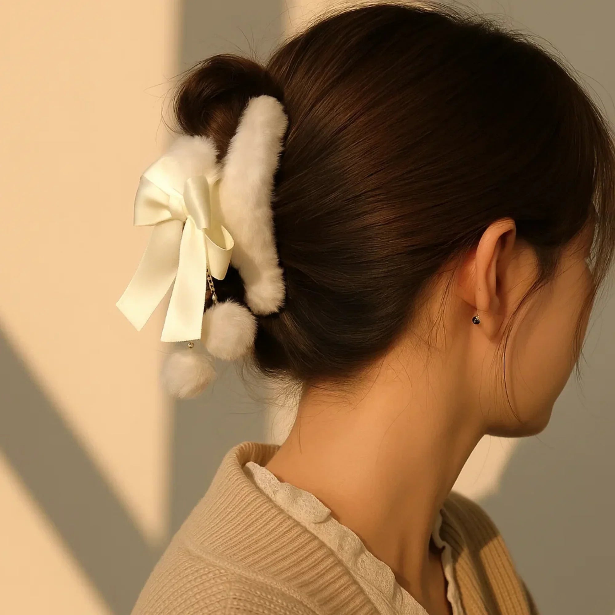 Fur Clawclips with Tassels White