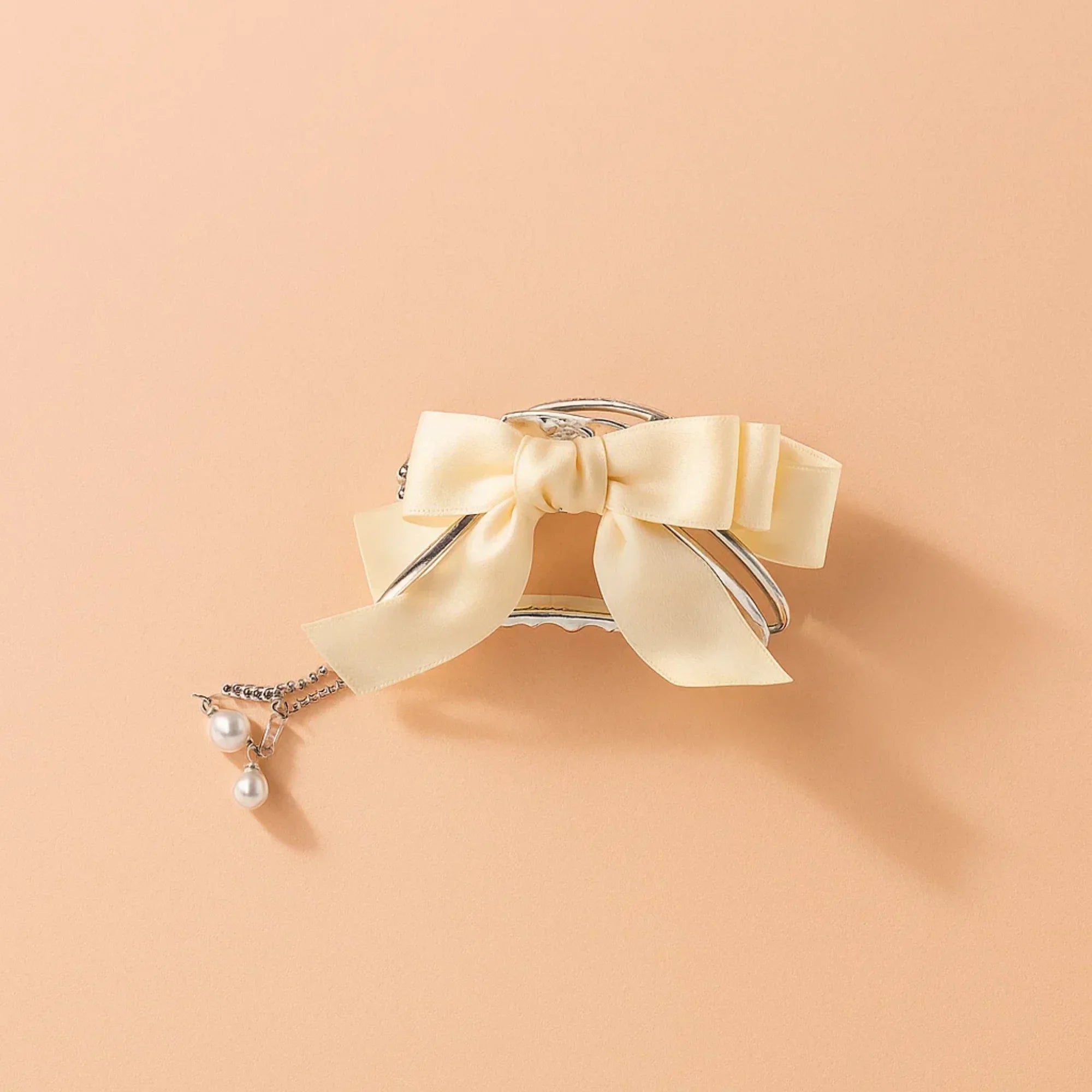 Ribbon Clawclips with Butterfly Tassels white