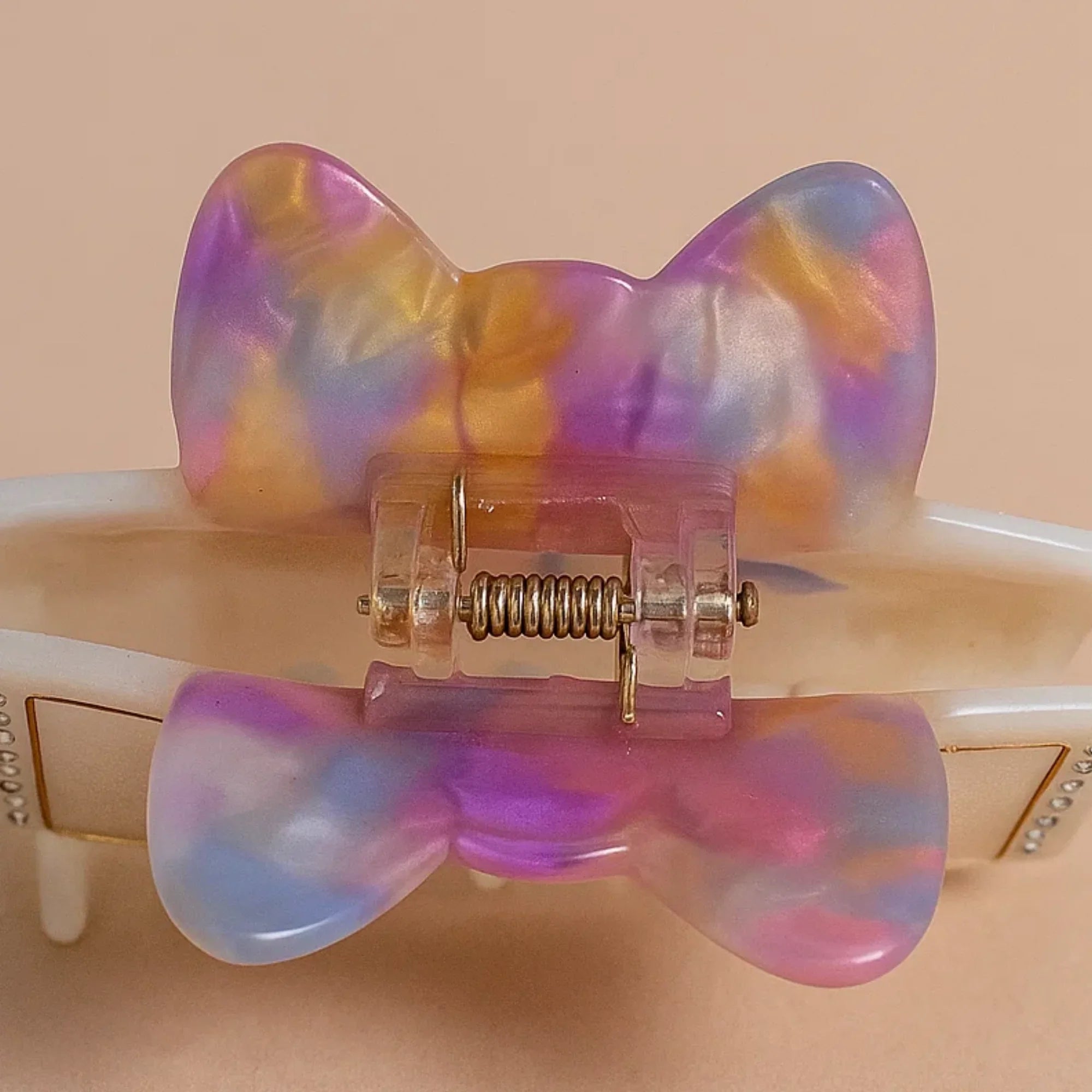 White Marble Effect Claw Clip with Pink Bow