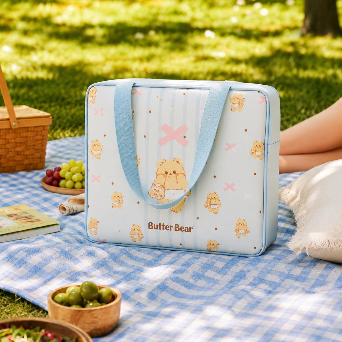 Butter Bear Insulated Picnic Bag - Blue