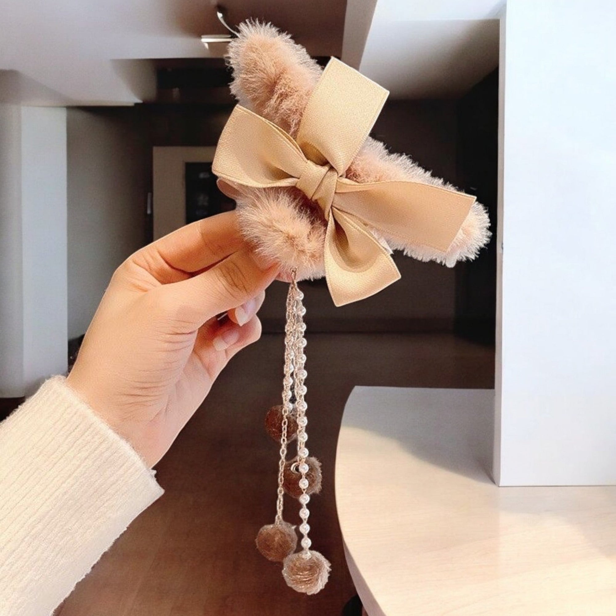 Fur Clawclips with Tassels Brown