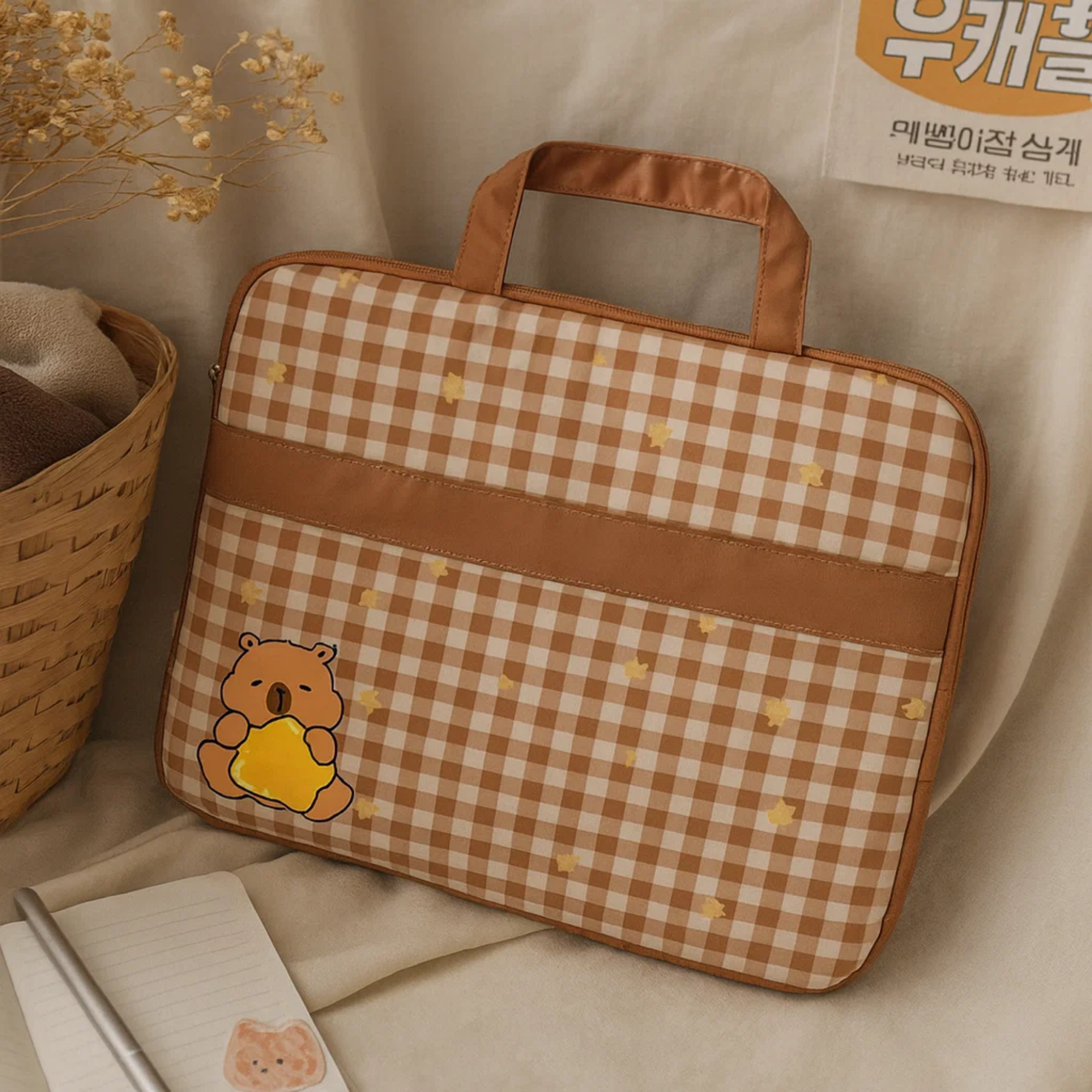 Star capybara laptop bag