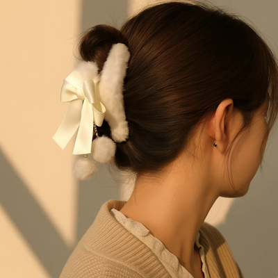 Fur Clawclips with Tassels White